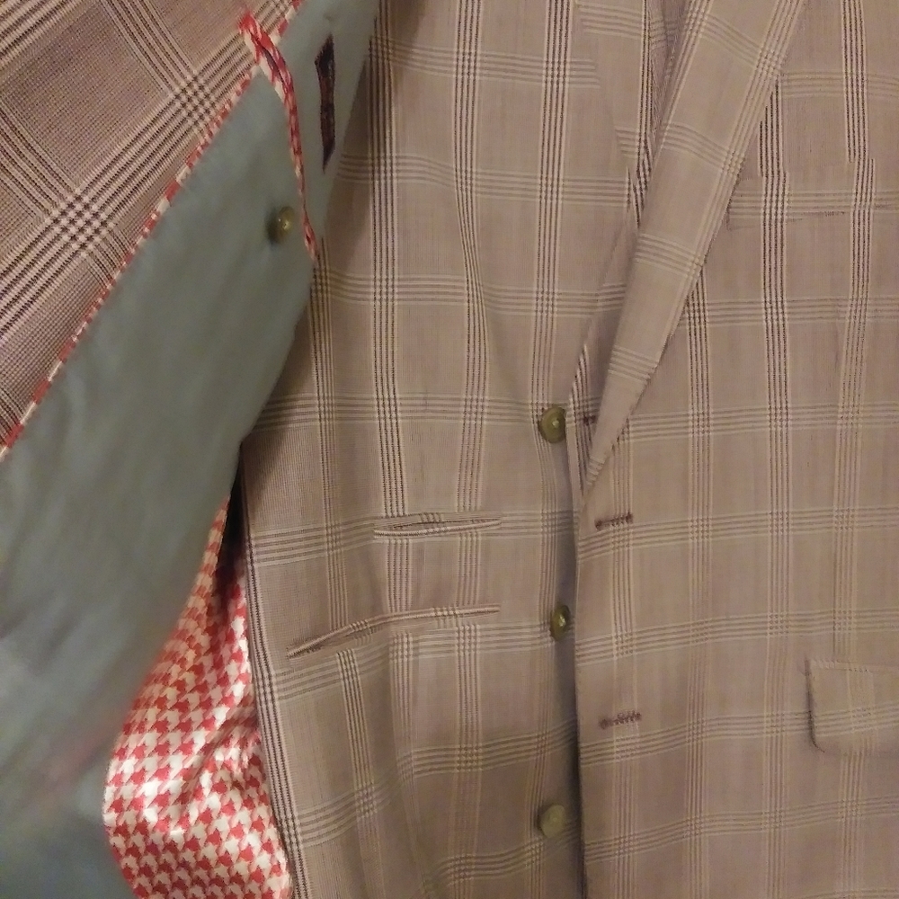 Suits - Picture 5 of 8